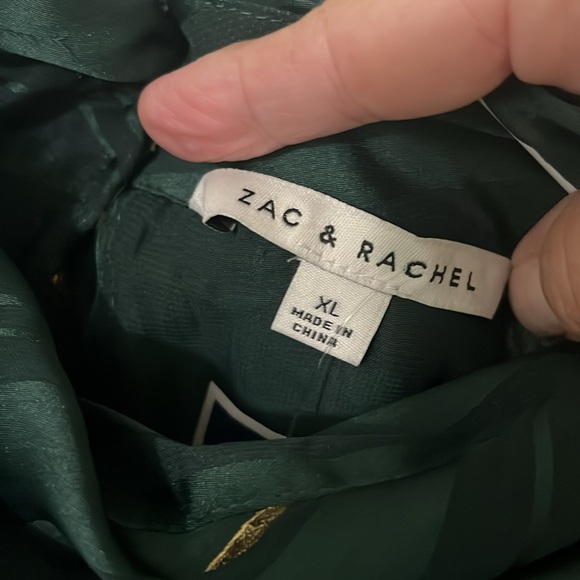 BEAUTIFUL NWT Zac & Rachel top. Emerald Green with gold accents. Size XL - Picture 4 of 8